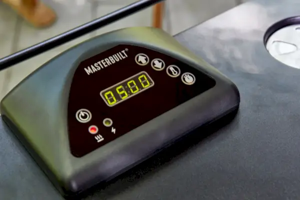 Les boutons du fumoir électrique numérique Masterbuilt de 40 pouces (MB20072918)