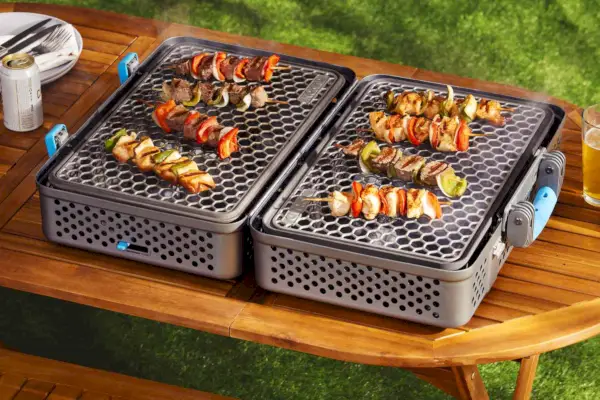 אוכל מתבשל ב-NOMAD Grill & Smoker