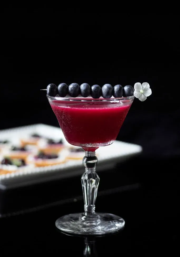 Receita de coquetel de mirtilo Bourbon Reviver