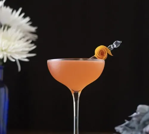 Orangencocktail in einem Coupéglas' loading='lazy' title=