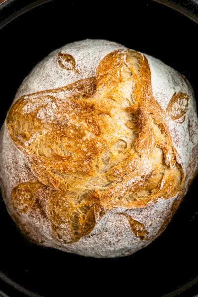 Hausgemachtes, nicht geknetetes Brot