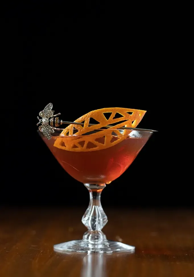 Leitfaden für Cocktailgarnituren mit Zitrusschalen' title=