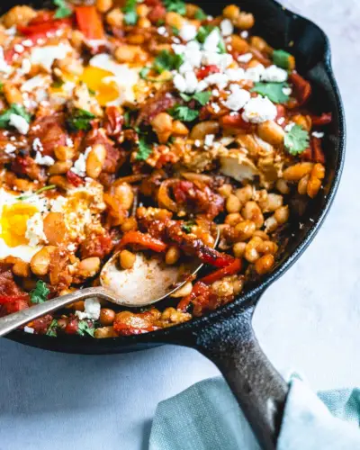 Receita de shakshuka de feijão branco