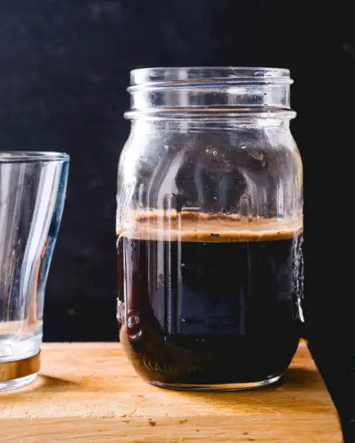 Wie man Kaffee ohne Kaffeemaschine zubereitet