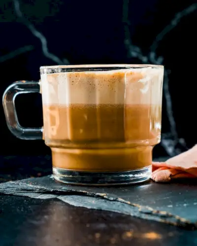 Café com leite com especiarias de abóbora