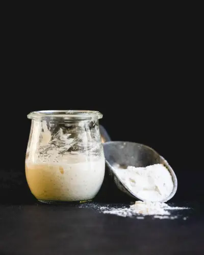 So füttern Sie Sauerteigstarter
