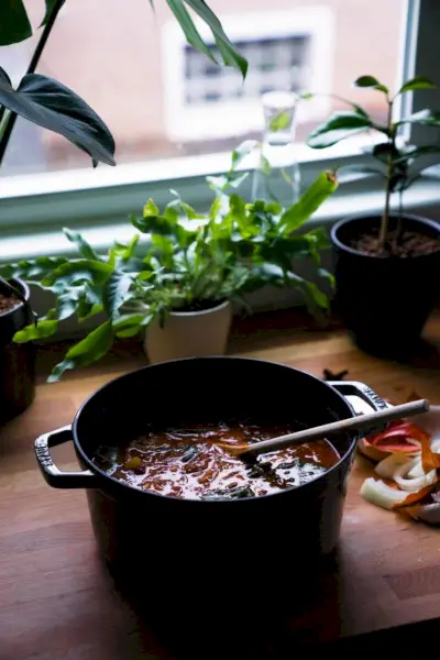 Soupe de pois chiches aux tomates et à la sauge | Yumpulse