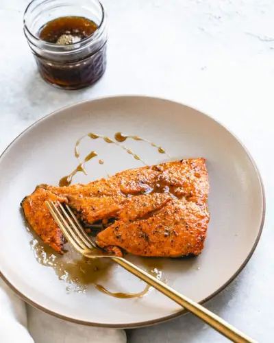 Salmão Grelhado com Cobertura Bourbon