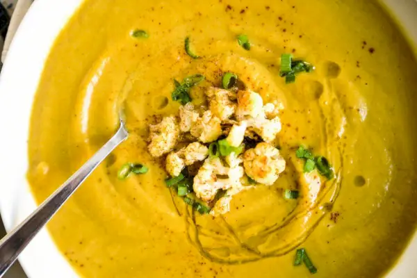 Marokkanisch gewürzte Blumenkohlsuppe | Yumpulse