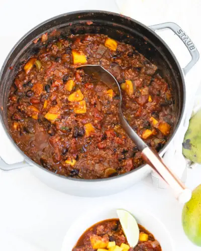 Przepis na chili z czarnej fasoli z mango | wielokrotnie nagradzany przepis na chili | Przepis na wegetariańskie chili z czarnej fasoli