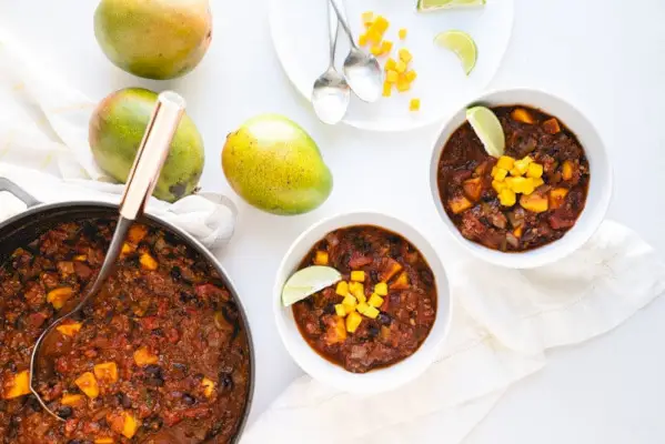 Przepis na chili z czarnej fasoli z mango | wielokrotnie nagradzany przepis na chili | Przepis na wegetariańskie chili z czarnej fasoli