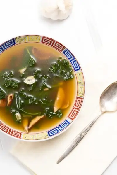 Zuppa di cavoli e funghi
