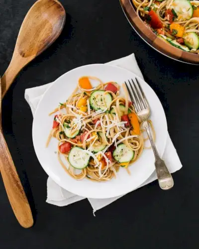 Linguine alle Verdure con Pomodori e Zucchine