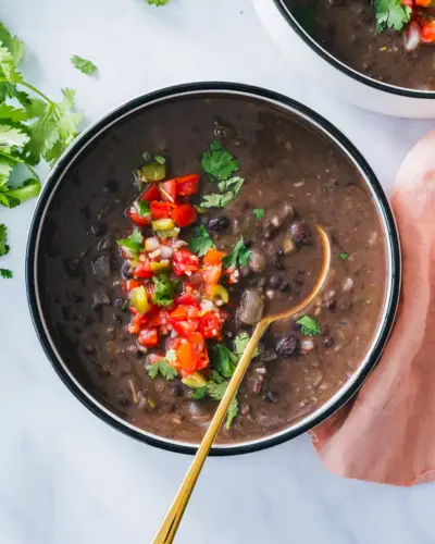 Schwarze Bohnensuppe