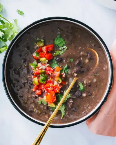 Schwarze Bohnensuppe