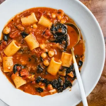 Pasta und Ceci-Suppe