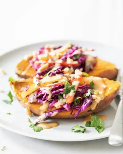 Batata doce com molho tailandês de manteiga de amendoim