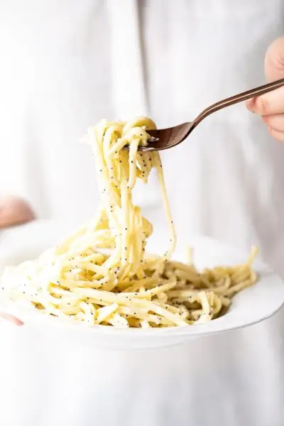 Tutto Pasta Bagel