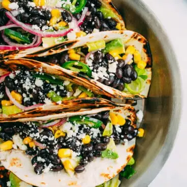 Tacos mit schwarzen Bohnen