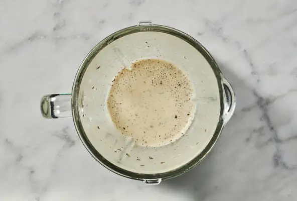 Gebackene Hähnchenschenkel mit Zitrone und Knoblauch. Gebackene Hähnchenschenkel mit Zitrone und Knoblauch