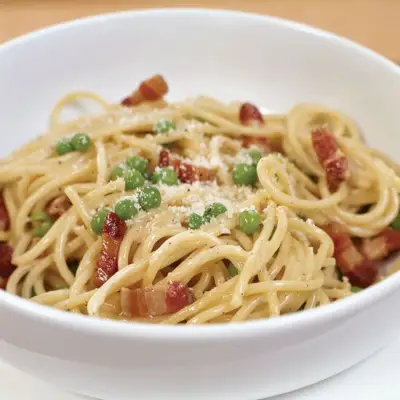 Espaguete Carbonara com Ervilhas Verdes