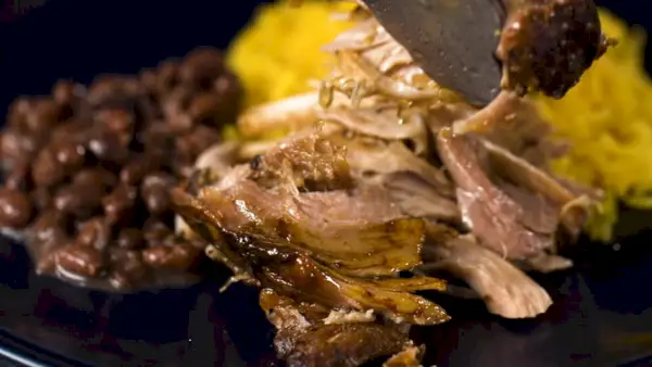 Pernil Asado (갈리키 구운 돼지 어깨살)