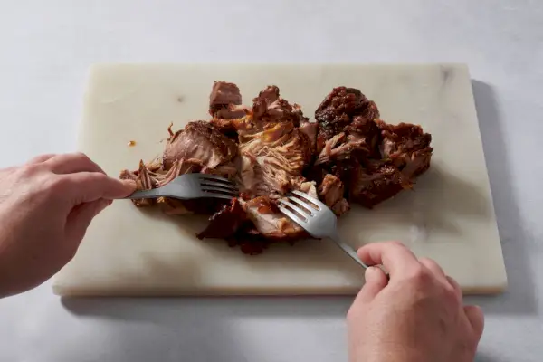 Porc effiloché au barbecue à la mijoteuse