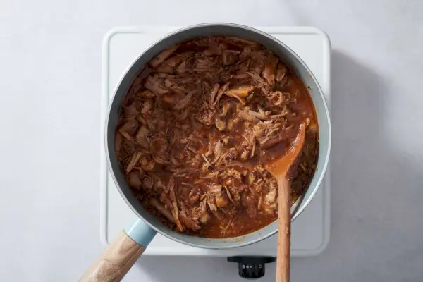 Porc effiloché au barbecue à la mijoteuse