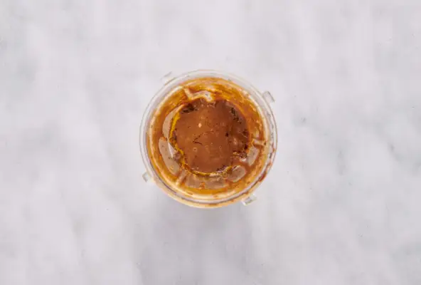 Przepis na stek z grillowanej flanki z balsamico i czosnkiem