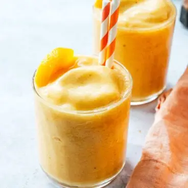 Smoothie s banánem a broskví