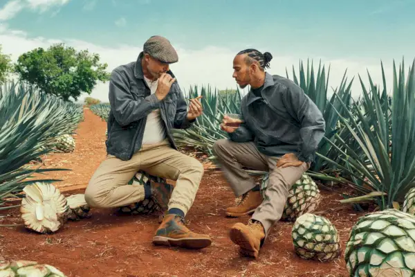 La estrella de F1 Lewis Hamilton y el bioquímico Iván Saldaña comparten lo que hace que su tequila sin alcohol sea el primero de su tipo
