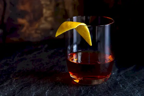 あらゆるタイプの飲酒者向けの 5 つのライ ウイスキー カクテル