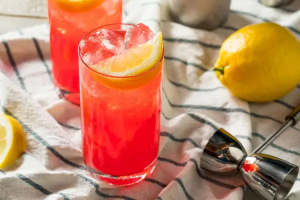 놀라다! Sloe Gin은 기술적으로 진이 아닙니다.