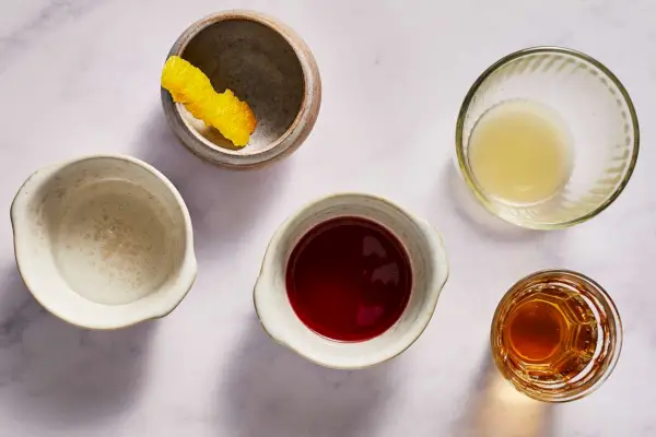 Ingrédients pour faire un cocktail New York Sour