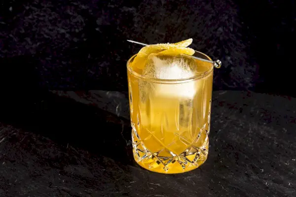 Se ami il whisky scozzese, devi provare queste 8 semplici ricette di cocktail