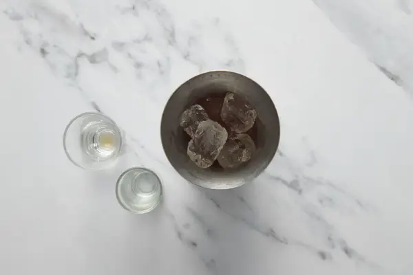 어둡고 폭풍우가 치는 음료