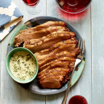 Poitrine de bœuf avec sauce citron-origan