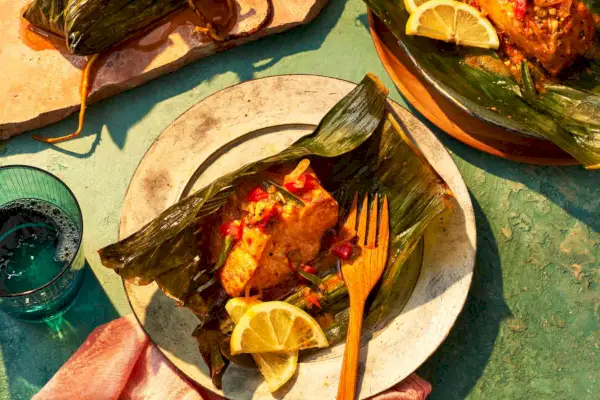 Kerala Meen Pollichathu (poisson rôti dans des feuilles de bananier)