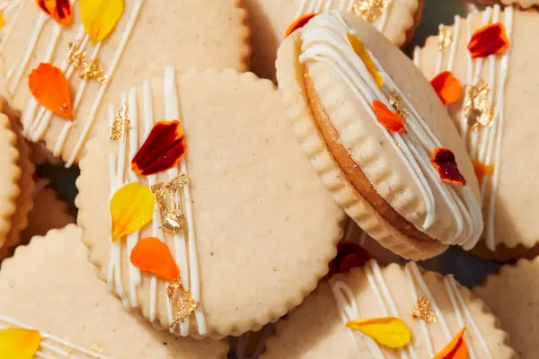 Biscuits sablés à la cardamome fourrés aux pédales Dulce de Leche