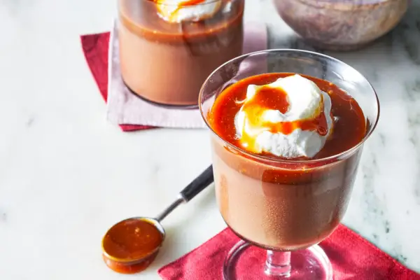 Čokoládové pudinky s miso karamelem