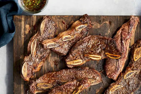 Tira de Asado (costela de carne grelhada ao estilo argentino)