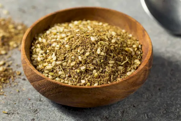 Una guida a Za’atar, la gustosa miscela di spezie mediorientali