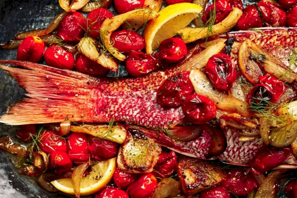 Ouzo Snapper com Funcho e Tomate