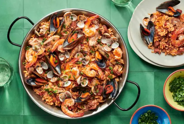 Receita de Paella de Frutos do Mar e Frango com Chouriço