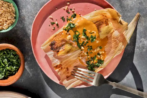 Austernpilz-Tamales mit Mole encacahuatado