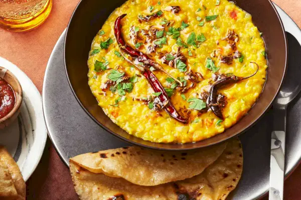 Tadka Dal mit Roti