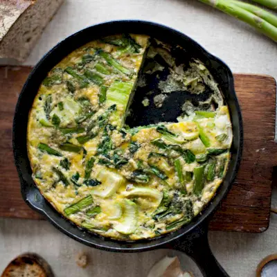 Szparagi i Bok-Choy Frittata