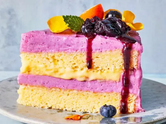 レモンシフォンケーキ ブルーベリーコリアンダーバタークリーム添え
