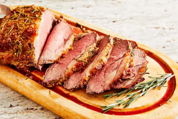 Pfefferkorn-Roastbeef mit Meerrettichcreme