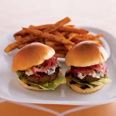 Hamburger di manzo Stilton con marmellata di cipolle, The Bar at the Peninsula Chicago